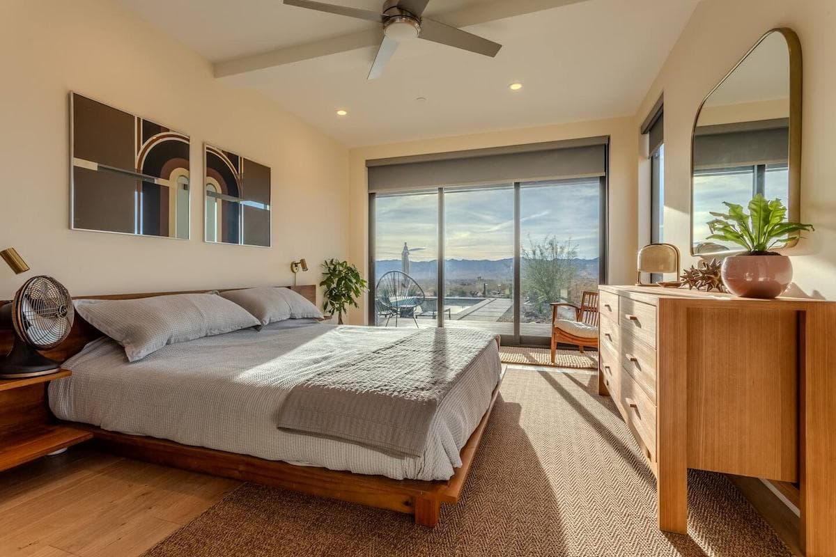 Relax in comfort on a luxurious king-size bed with views of the pool and surrounding mountains. The main bedroom is perfect for a restful night's sleep as well as waking up to take in stunning morning scenery before even leaving bed.